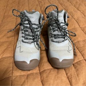 KEEN NXIS Hiking Boots